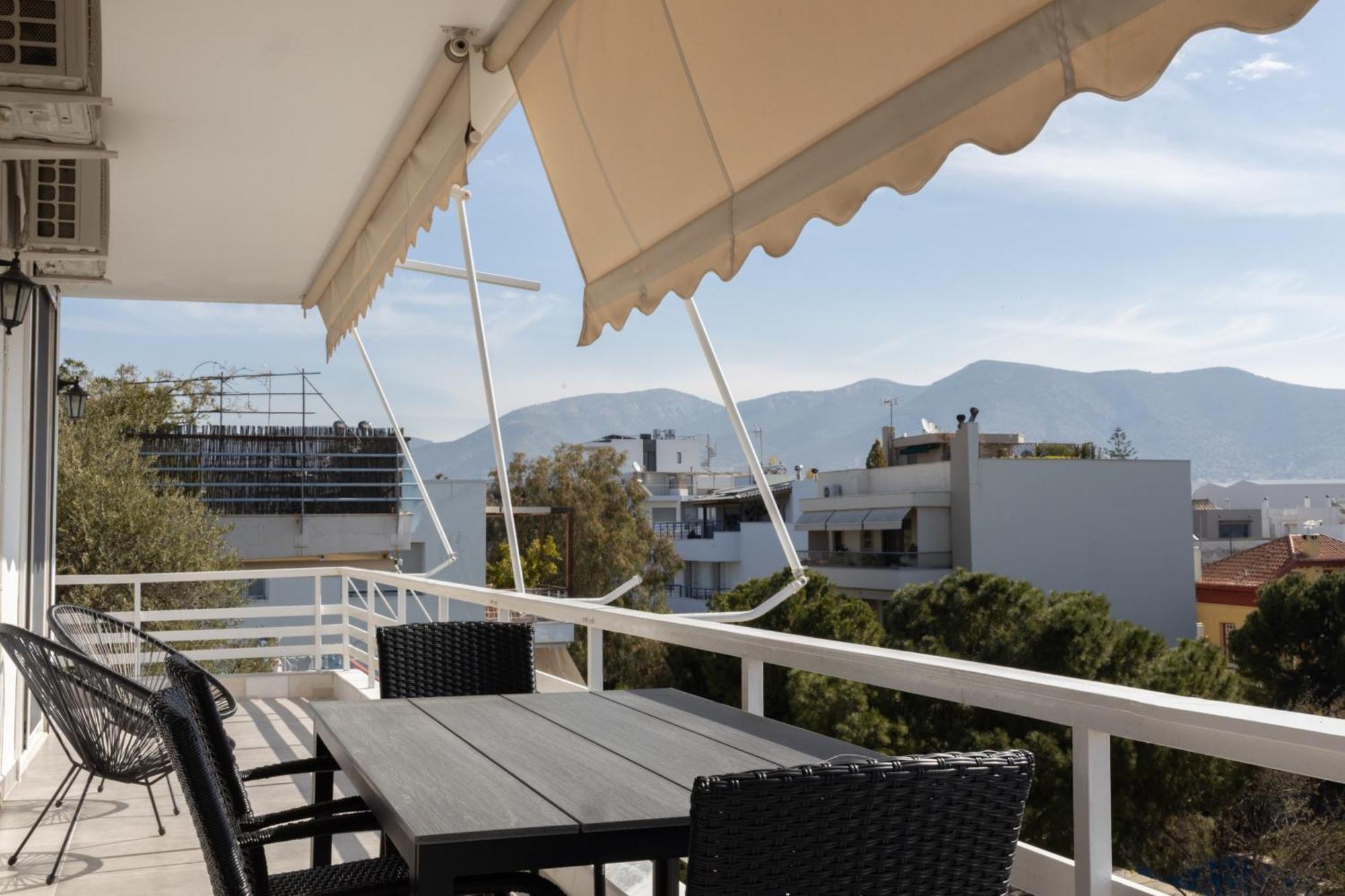 Luxurious 3-Bedroom Seaside Retreat Fully Renovated In 2025 Атина Екстериор снимка