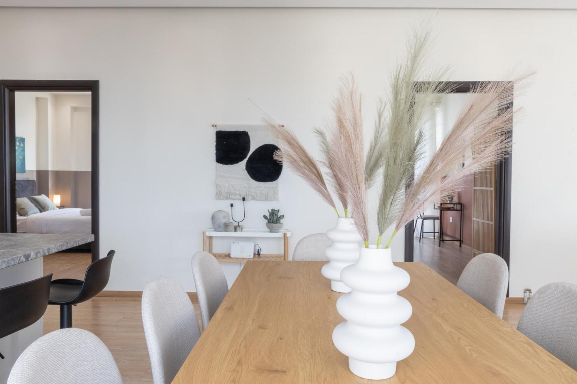 Luxurious 3-Bedroom Seaside Retreat Fully Renovated In 2025 Атина Екстериор снимка