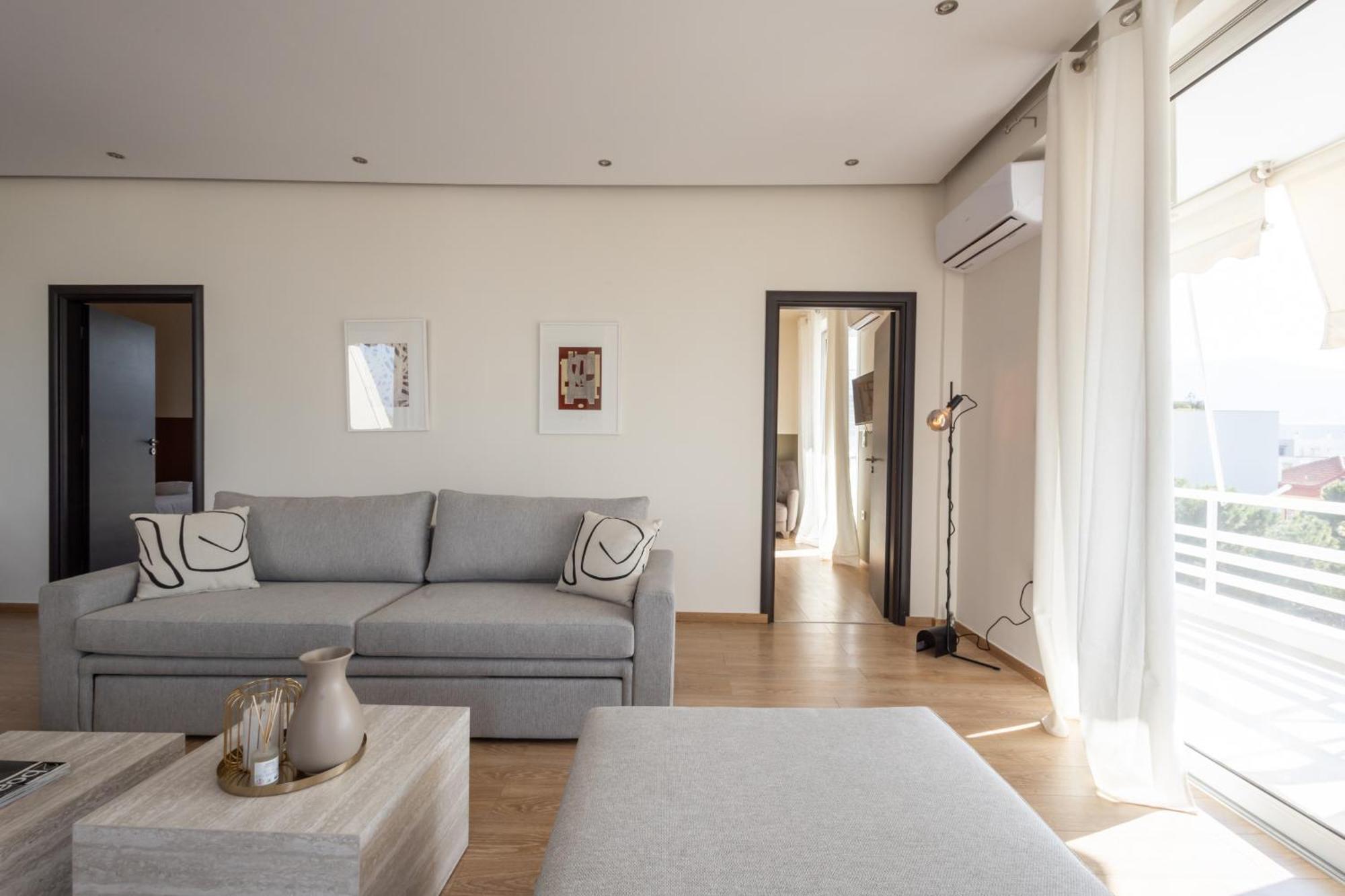 Luxurious 3-Bedroom Seaside Retreat Fully Renovated In 2025 Атина Екстериор снимка