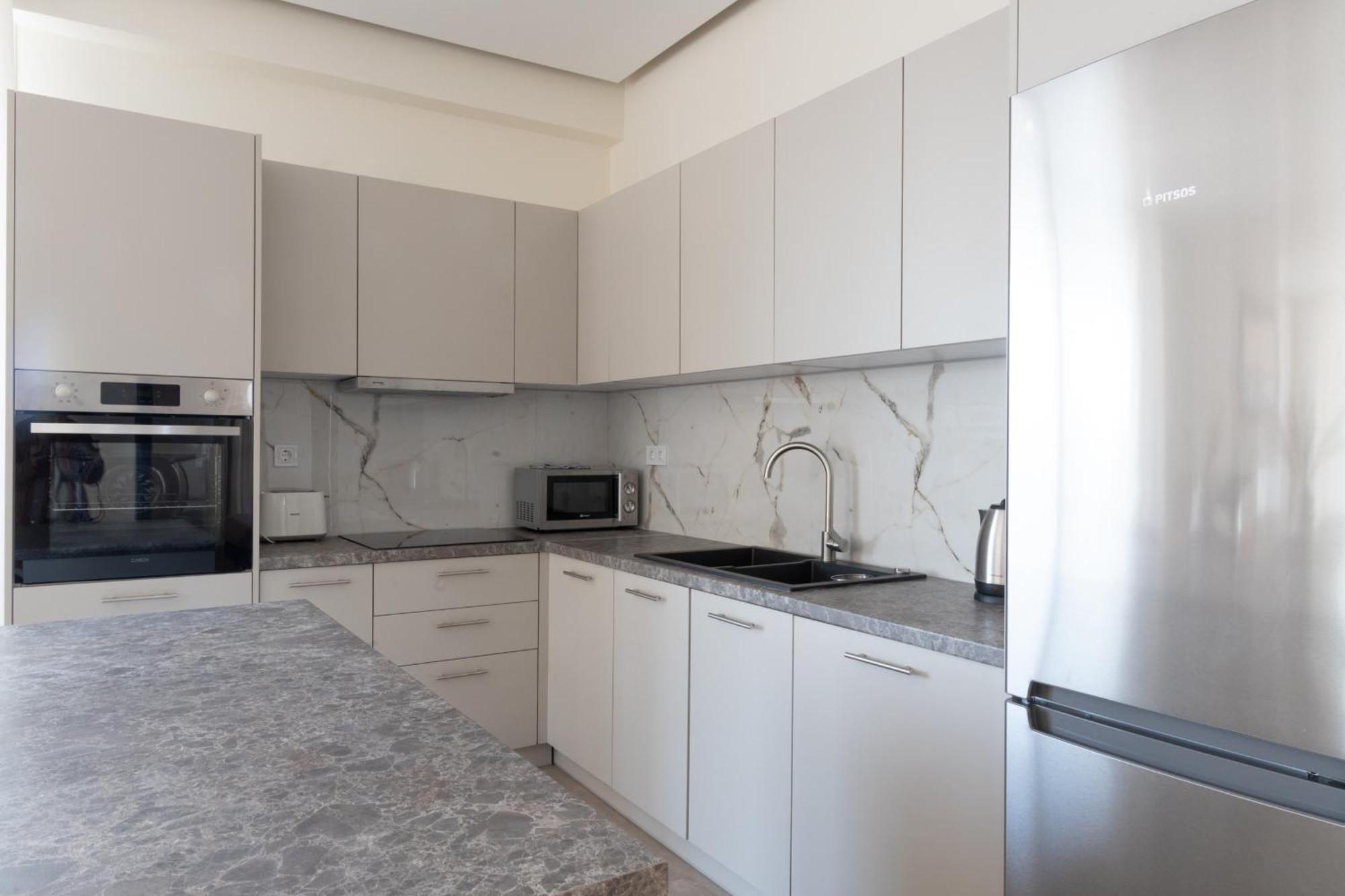 Luxurious 3-Bedroom Seaside Retreat Fully Renovated In 2025 Атина Екстериор снимка