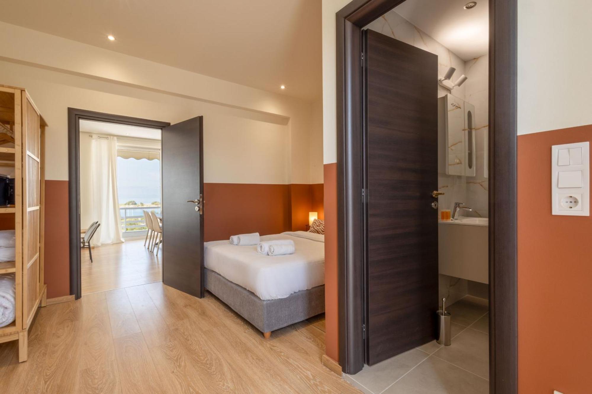 Luxurious 3-Bedroom Seaside Retreat Fully Renovated In 2025 Атина Екстериор снимка