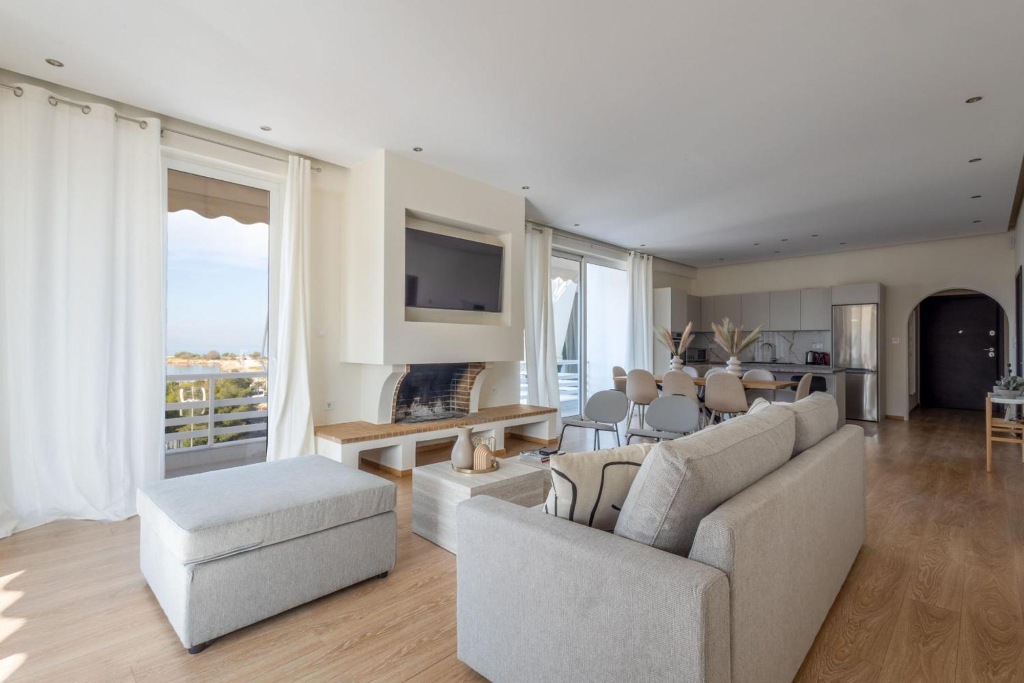 Luxurious 3-Bedroom Seaside Retreat Fully Renovated In 2025 Атина Екстериор снимка